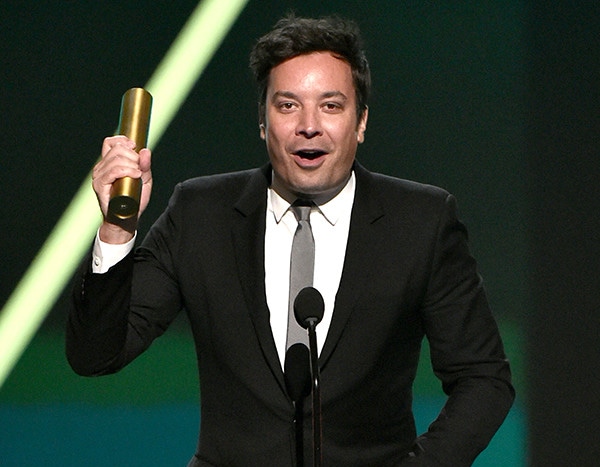 Jimmy Fallon Thanks ''Daughters'' Kim, Khloe & Kourtney Kardashian During People's Choice Awards Acceptance Speech